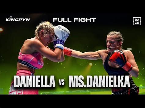 daniella hemsley flashing audience|Kingpyn Boxing video: Daniella Hemsley flashes fans。